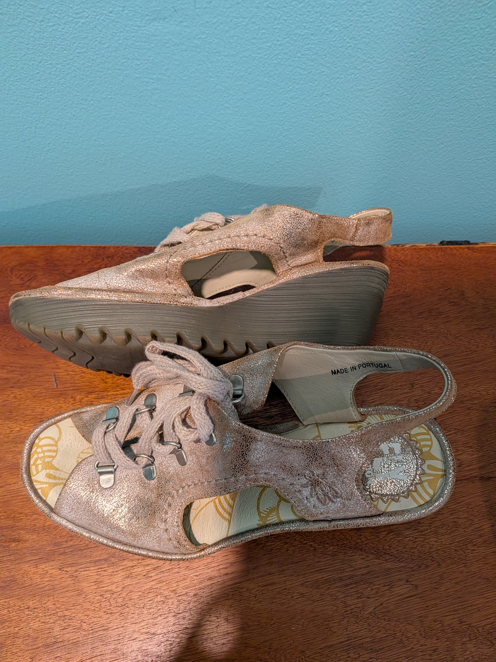 Fly London Wedge Sandal Slingback in Shimmery Rose Gold